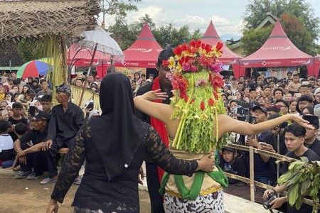 Ritual sakral Seblang Olehsari. 📷 Istimewa
